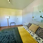 Lejlighed Together In One Spacious 3 Storey Private Comfortable Ideal For Groups