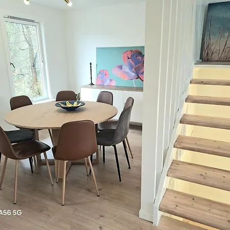 Together In One Spacious 3 Storey Private Comfortable Ideal For Groups