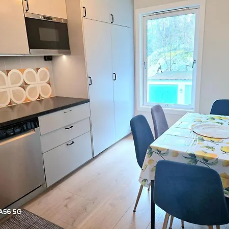 Together In One Spacious 3 Storey Private Comfortable Ideal For Groups קריסטיאנסאנד